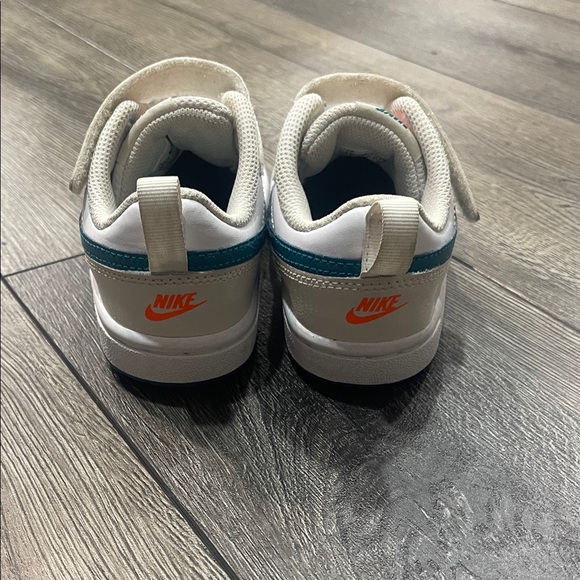 Nike Kids White and Teal Sneakers - Picture 4 of 5